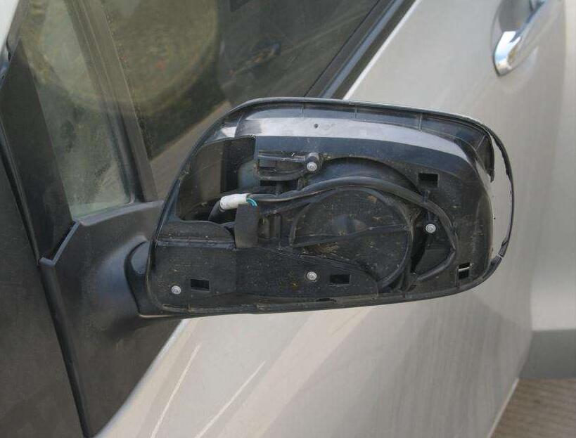 因事故損壞怎么獲取賠償？倒車鏡片損壞了如何配換？