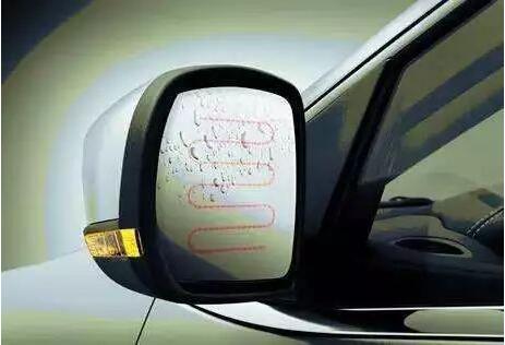 怎樣使用汽車后視鏡加熱？功能按鍵位置在哪里？